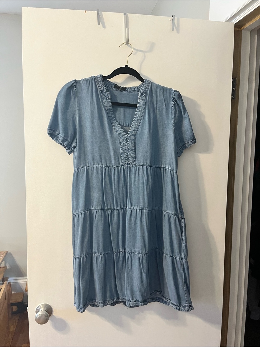 Velvet Heart Light Blue Tiered V-Neck Short Dress